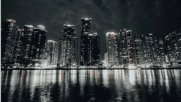 七绪果帆 - 城市之光：霓虹背后的人间烟火